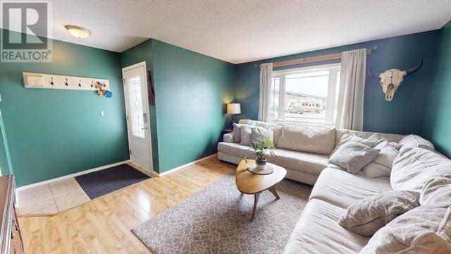 8728 81a Street, House detached with 3 bedrooms, 1 bathrooms and null parking in Fort St. John BC | Image 2