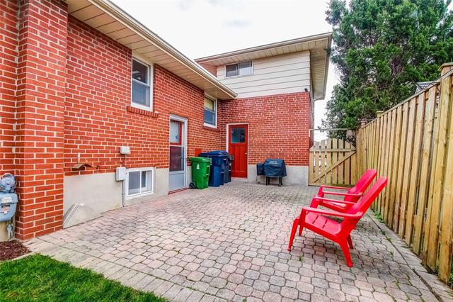 22 Decarie Circ, House detached with 4 bedrooms, 3 bathrooms and 3 parking in Toronto ON | Image 32