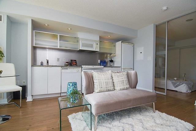 705 - 4k Spadina Ave, Condo with 1 bedrooms, 1 bathrooms and 1 parking in Toronto ON | Image 2