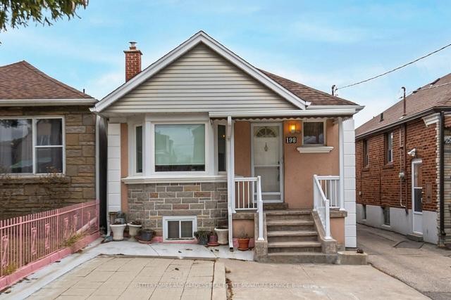 198 Gloucester Grve, House detached with 2 bedrooms, 2 bathrooms and 4 parking in Toronto ON | Image 1