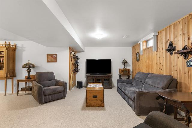 414 Main Street S, House detached with 3 bedrooms, 2 bathrooms and 2 parking in Redcliff AB | Image 24