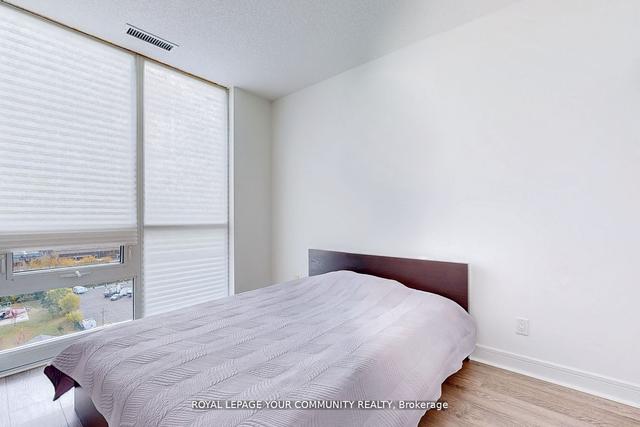 ph 25 - 35 Brian Peck Cres, Condo with 2 bedrooms, 2 bathrooms and 2 parking in Toronto ON | Image 4