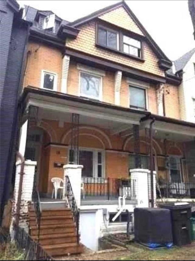 18 1/2 Nassau St, House attached with 8 bedrooms, 4 bathrooms and 2 parking in Toronto ON | Card Image