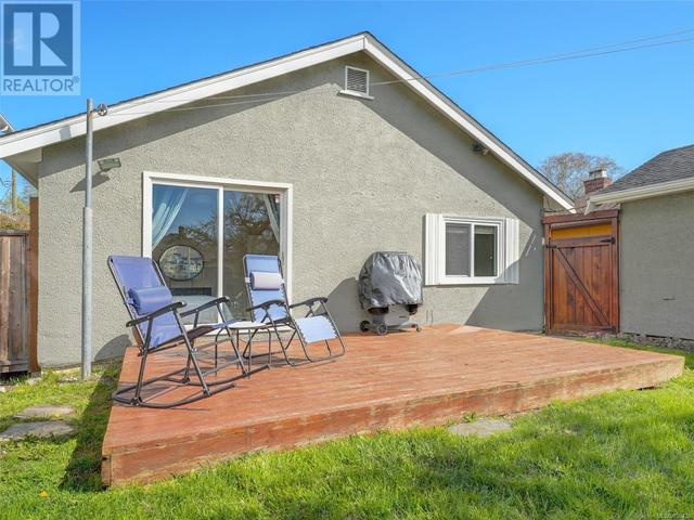 2514 Empire St, House detached with 2 bedrooms, 1 bathrooms and 3 parking in Victoria BC | Image 22