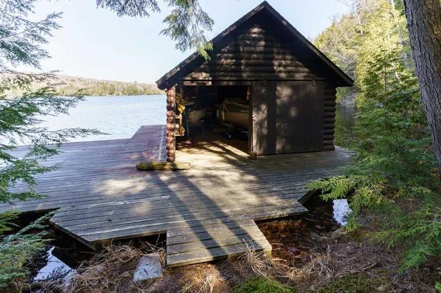 1409 West Oxbow Lake Rd, House detached with 3 bedrooms, 1 bathrooms and 4 parking in Lake of Bays ON | Image 2