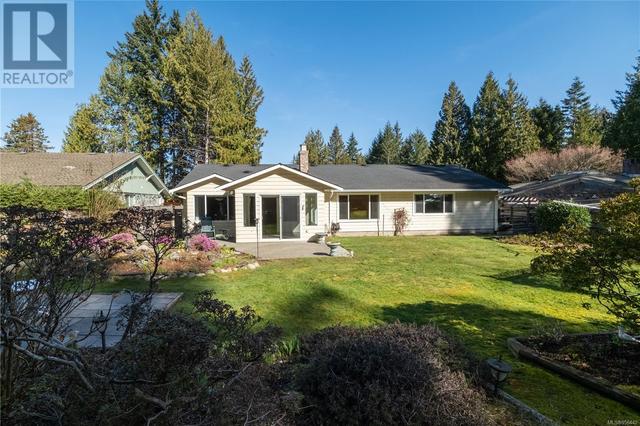 749 Canyon Crescent Rd, House detached with 4 bedrooms, 3 bathrooms and 5 parking in Qualicum Beach BC | Image 4
