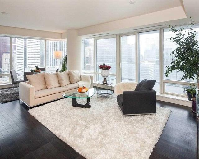 2909 - 180 University Ave, Condo with 2 bedrooms, 3 bathrooms and 1 parking in Toronto ON | Image 1