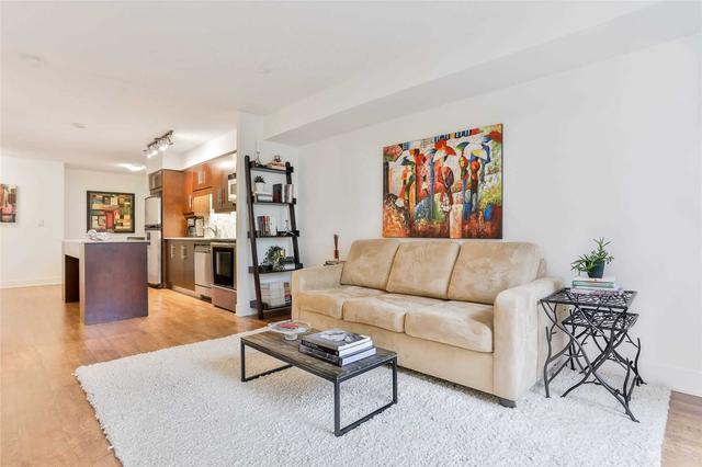 320 - 20 Blue Jays Way, Condo with 1 bedrooms, 1 bathrooms and 1 parking in Toronto ON | Image 3