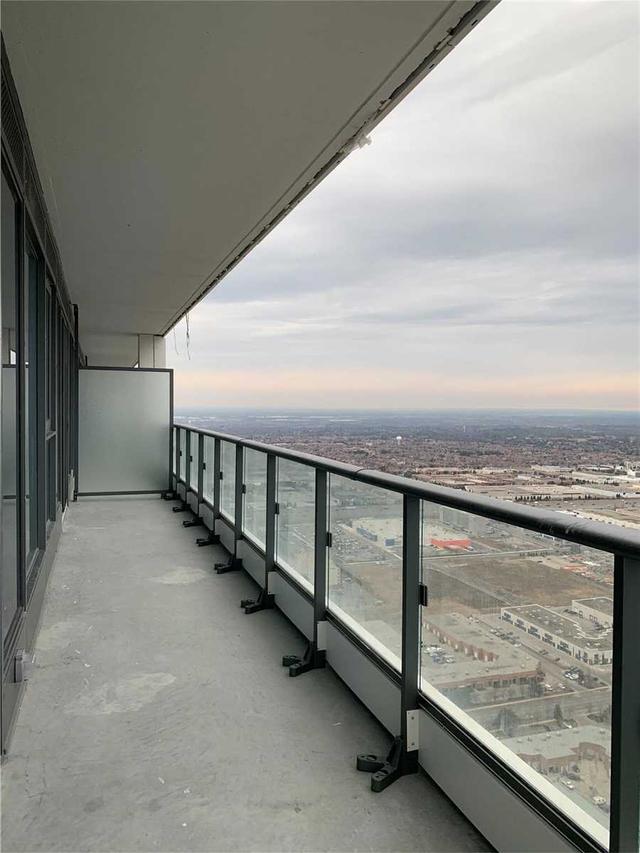 5802 - 5 Buttermill Ave, Condo with 3 bedrooms, 2 bathrooms and 0 parking in Vaughan ON | Image 11