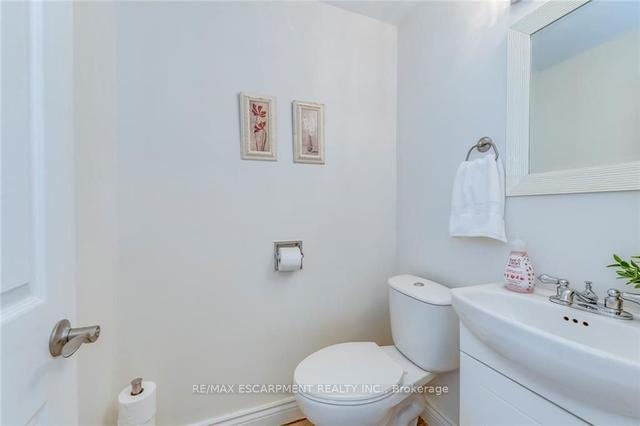 629 Francis Rd, Townhouse with 3 bedrooms, 2 bathrooms and 1 parking in Burlington ON | Image 16