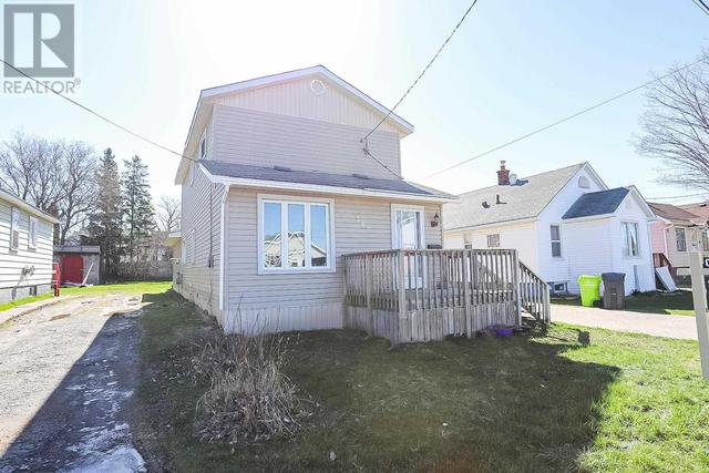 580 Charles St, House detached with 6 bedrooms, 2 bathrooms and null parking in Sault Ste. Marie ON | Image 1