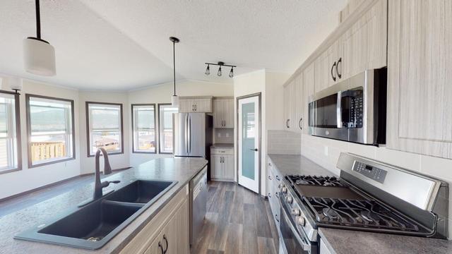 517 Pagurut Avenue W, House detached with 2 bedrooms, 2 bathrooms and 2 parking in Cranbrook BC | Image 13