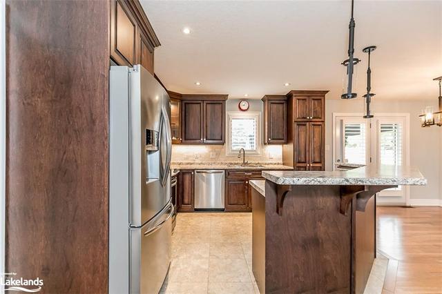 22 Grew Crescent, House detached with 2 bedrooms, 2 bathrooms and 3 parking in Penetanguishene ON | Image 6