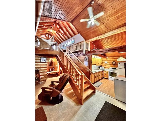 1940 Cranberry Place, House detached with 5 bedrooms, 6 bathrooms and null parking in Valemount BC | Image 3