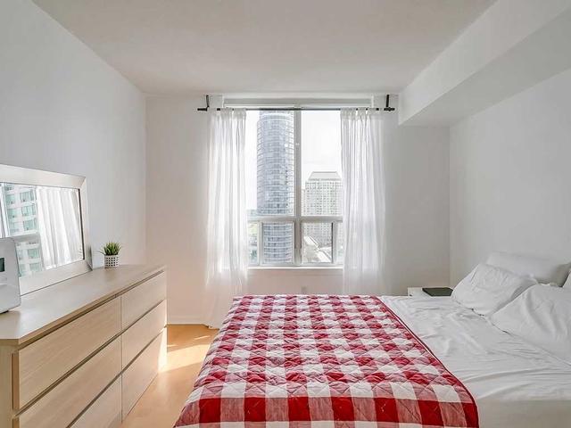 1618 - 88 Corporate Dr, Condo with 2 bedrooms, 1 bathrooms and 1 parking in Toronto ON | Image 2