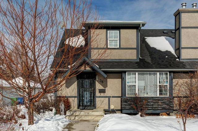 38 Quentin Place Sw, Home with 3 bedrooms, 2 bathrooms and 2 parking in Calgary AB | Image 13