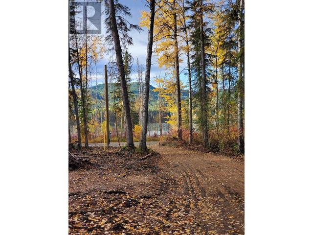 2720 Eagle Creek Road, Home with 1 bedrooms, 1 bathrooms and null parking in Cariboo H BC | Image 3