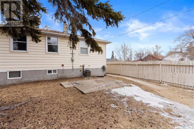 2425 Lindsay Street, House detached with 4 bedrooms, 2 bathrooms and null parking in Regina SK | Image 25