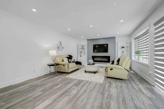 85 Ridgehill Dr, House detached with 3 bedrooms, 4 bathrooms and 5 parking in Brampton ON | Image 2