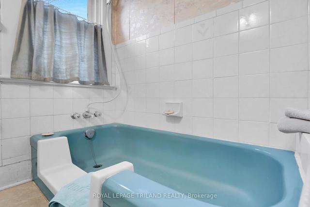 18 Lockyer St, House detached with 2 bedrooms, 1 bathrooms and 2 parking in London ON | Image 8