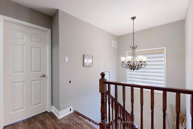 952 Zelinsky Cres, House semidetached with 3 bedrooms, 3 bathrooms and 3 parking in Milton ON | Image 9