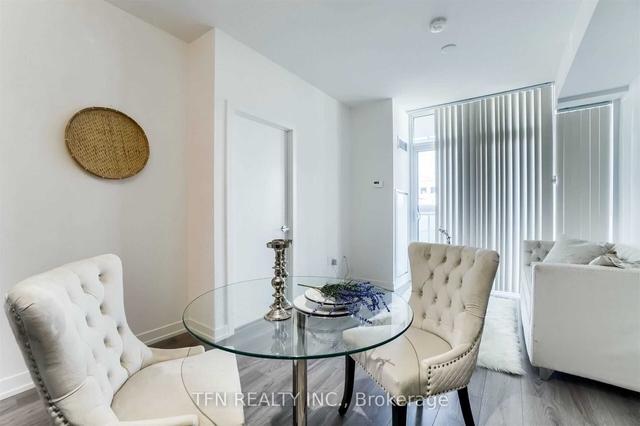 502 - 10 De Boers Dr, Condo with 1 bedrooms, 2 bathrooms and 1 parking in Toronto ON | Image 2
