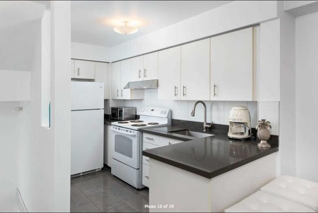 th8 - 217 St George St, Townhouse with 2 bedrooms, 1 bathrooms and 1 parking in Toronto ON | Image 2