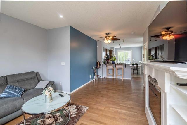25 Kinlea Way Nw, Home with 3 bedrooms, 2 bathrooms and 3 parking in Calgary AB | Image 5
