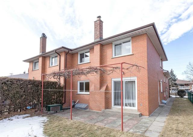 184 Shawnee Circ, House semidetached with 5 bedrooms, 4 bathrooms and 4 parking in Toronto ON | Image 25