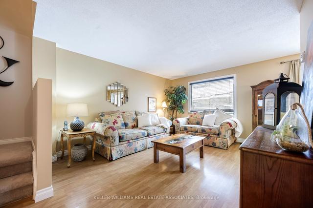 47 Grandridge Cres, House attached with 3 bedrooms, 2 bathrooms and 3 parking in Guelph ON | Image 4