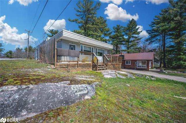 2512 Honey Harbour Road, House detached with 3 bedrooms, 1 bathrooms and 16 parking in Georgian Bay ON | Image 4