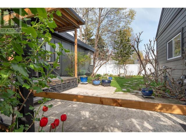 549 Okanagan Boulevard, House detached with 2 bedrooms, 2 bathrooms and 2 parking in Kelowna BC | Image 14