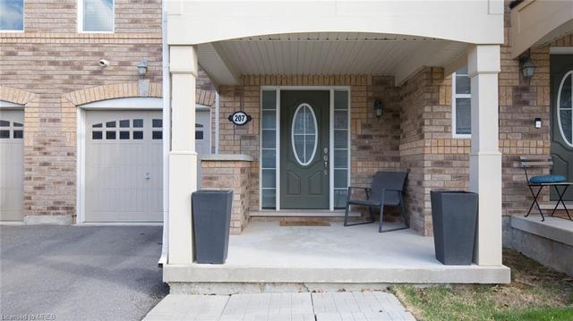 207 Woodley Crescent, House attached with 2 bedrooms, 1 bathrooms and 3 parking in Milton ON | Image 3