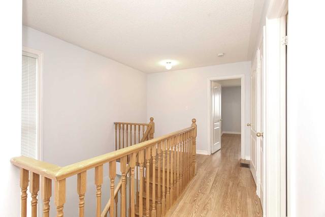 3664 Twinmaple Dr, House semidetached with 3 bedrooms, 1 bathrooms and 3 parking in Mississauga ON | Image 17