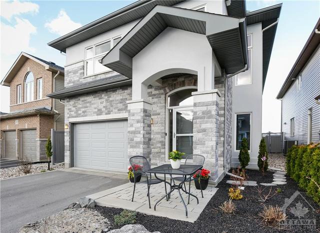337 Devonian Way, House detached with 4 bedrooms, 4 bathrooms and 6 parking in Ottawa ON | Image 3