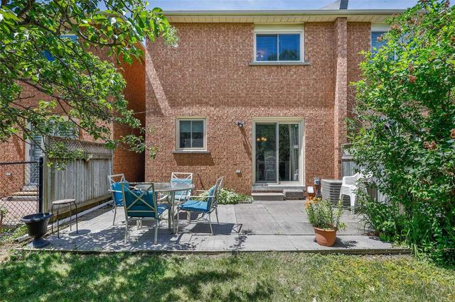 15 Louana Cres, Townhouse with 3 bedrooms, 3 bathrooms and 3 parking in Vaughan ON | Image 35