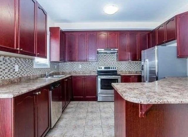 24 Accent Circ, House semidetached with 3 bedrooms, 3 bathrooms and 2 parking in Brampton ON | Image 2