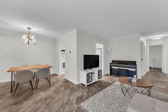 202 - 23 Main St, Condo with 2 bedrooms, 1 bathrooms and 1 parking in Hamilton ON | Image 2