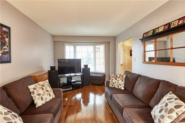 975 Attersley Dr, House semidetached with 3 bedrooms, 2 bathrooms and 2 parking in Oshawa ON | Image 7