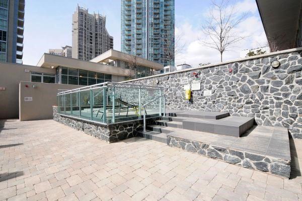 803 - 223 Webb Dr, Condo with 1 bedrooms, 1 bathrooms and 1 parking in Mississauga ON | Image 4