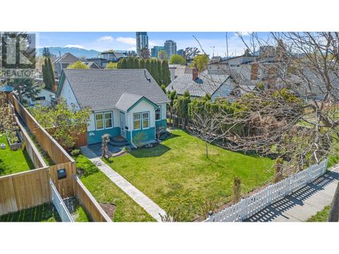 807 Coronation Avenue, House detached with 2 bedrooms, 1 bathrooms and 1 parking in Kelowna BC | Card Image