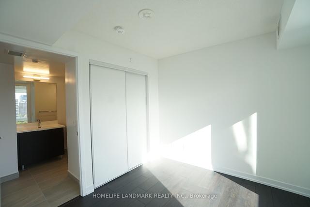 1512 - 219 Dundas St E, Condo with 1 bedrooms, 2 bathrooms and 1 parking in Toronto ON | Image 4