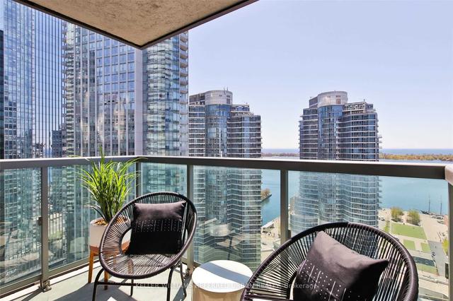 3610 - 19 Grand Trunk Cres, Condo with 2 bedrooms, 2 bathrooms and 1 parking in Toronto ON | Image 1