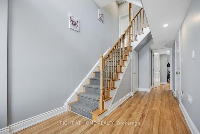 15 Formula Crt, House attached with 3 bedrooms, 3 bathrooms and 3 parking in Toronto ON | Image 20