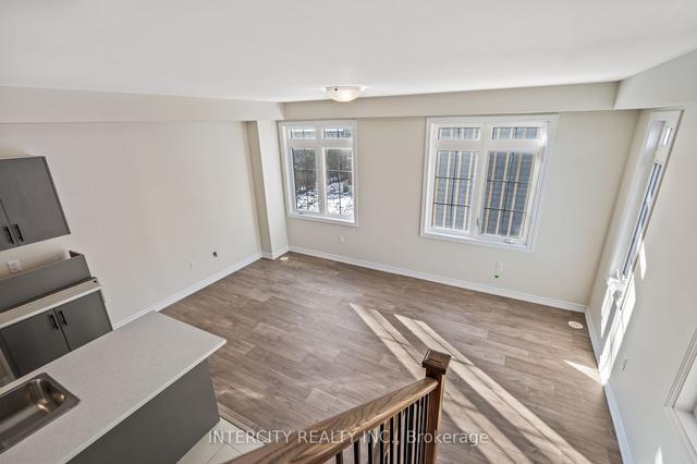 138 Senay Circ, House attached with 3 bedrooms, 3 bathrooms and 2 parking in Clarington ON | Image 7