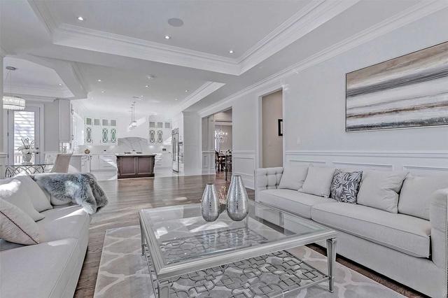 6 Honeybourne Cres, House detached with 5 bedrooms, 8 bathrooms and 8 parking in Markham ON | Image 3