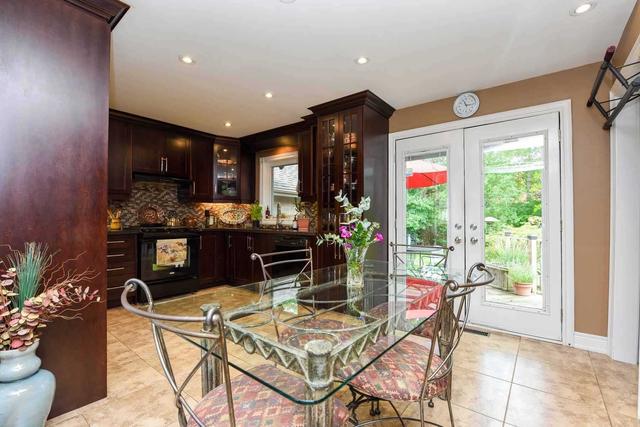 1181 Pinegrove Rd, House detached with 3 bedrooms, 2 bathrooms and 5 parking in Oakville ON | Image 2
