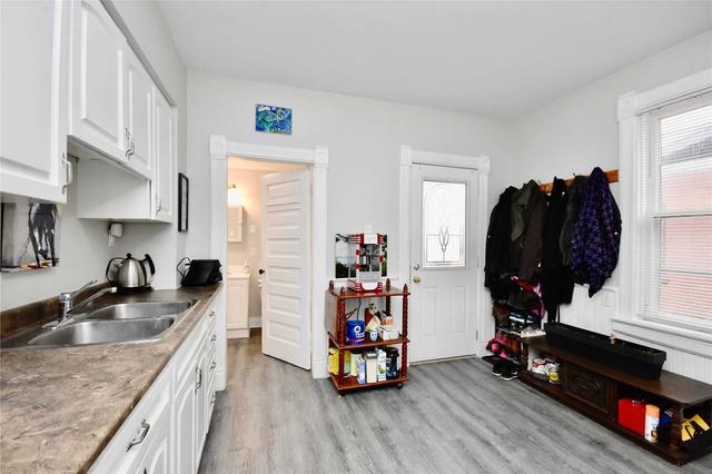 127 Burton Ave, House detached with 3 bedrooms, 2 bathrooms and 6 parking in Barrie ON | Image 8