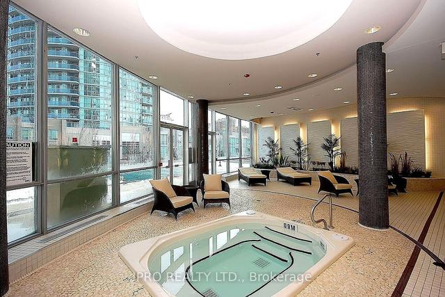 1602 - 90 Absolute Ave, Condo with 2 bedrooms, 1 bathrooms and 1 parking in Mississauga ON | Image 6