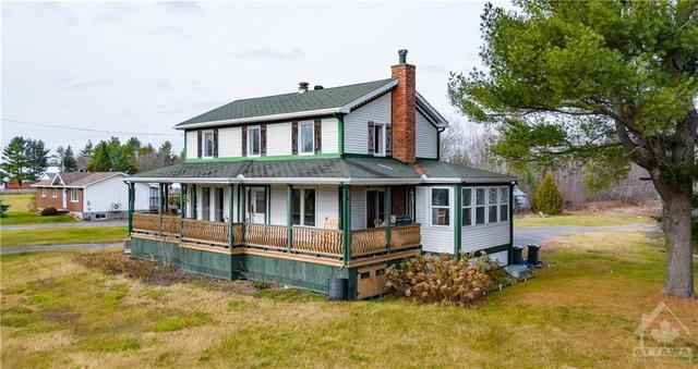 4980 County Rd 17 Road, House detached with 3 bedrooms, 3 bathrooms and 10 parking in Alfred and Plantagenet ON | Image 1
